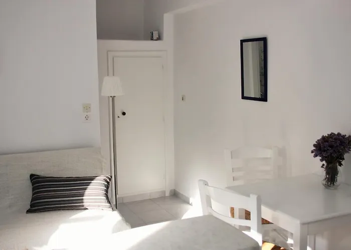 Meltemi Studios And Apartments